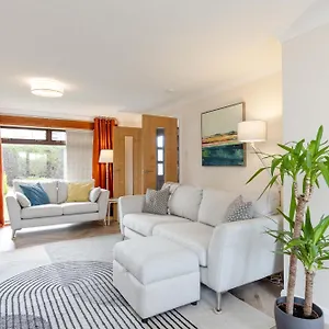 Holiday home Family Ideal For Edinburgh, Dunfermline & St Andrews 3 Bedrooms, Inverkeithing